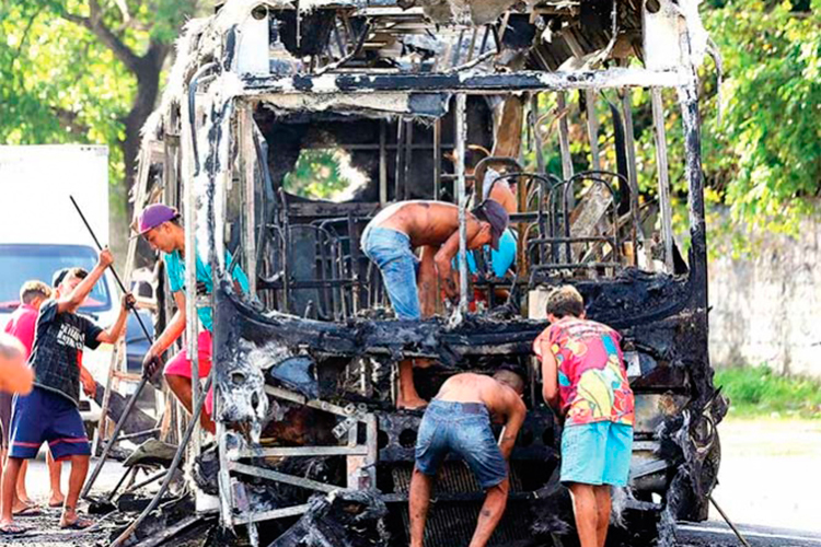 Violencia golpea a ciudad brasileña