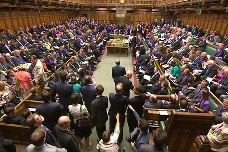 Diputados británicos aprueban la celebración de elecciones el 8 de junio