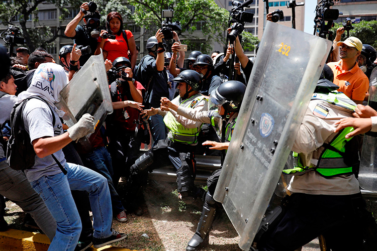 Congreso de Venezuela suspende sesión para remover a magistrados del TSJ