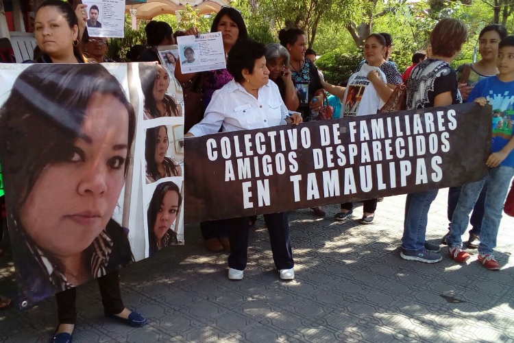Marchan familias de desaparecidos a Palacio de Gobierno