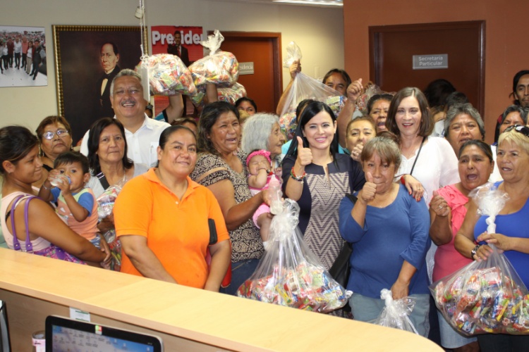 Entrega PRI dulces para festejo del Día del Niño