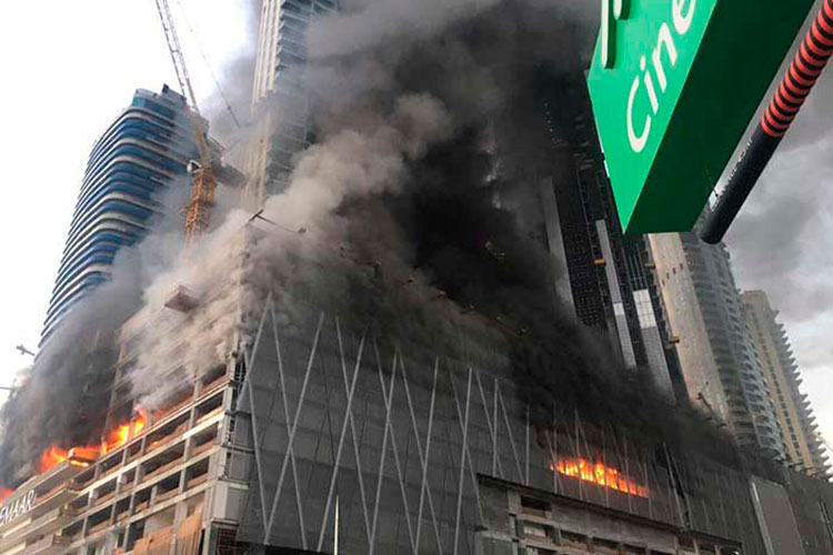 Incendio cerca del rascacielos más alto del mundo en Dubai deja 4 heridos