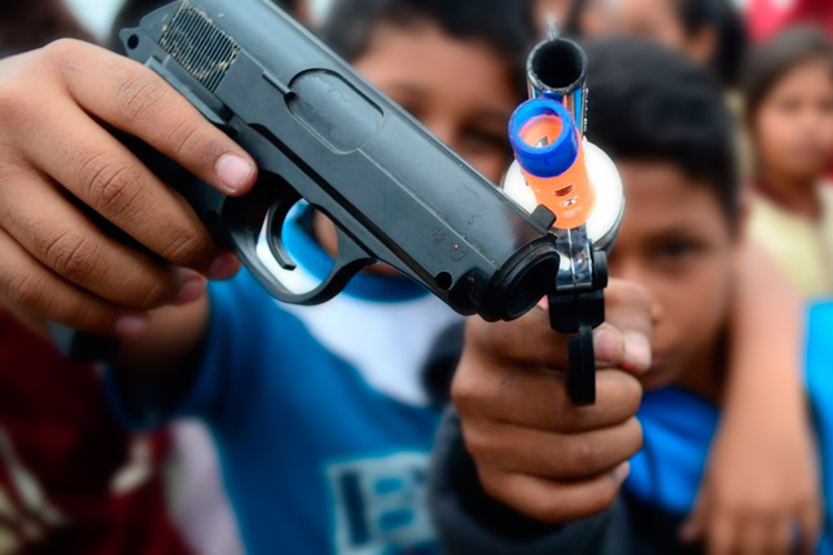 PROFECO arma operativo contra juguetes bélicos