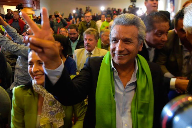 Triunfa Lenín Moreno en los comicios de Ecuador