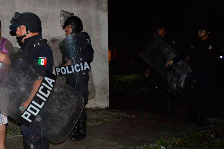 Enfrentamiento en penal de Playa del Carmen deja un reo muerto