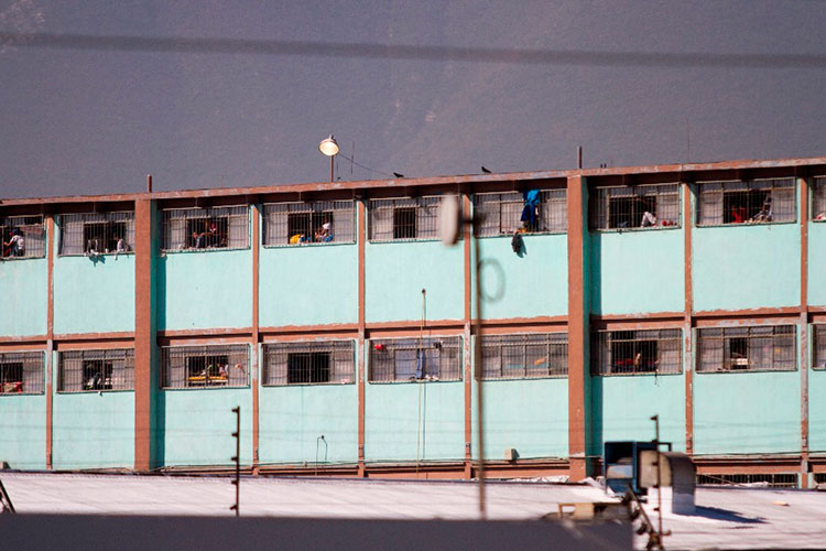 Controlan motín en penal de Topo Chico