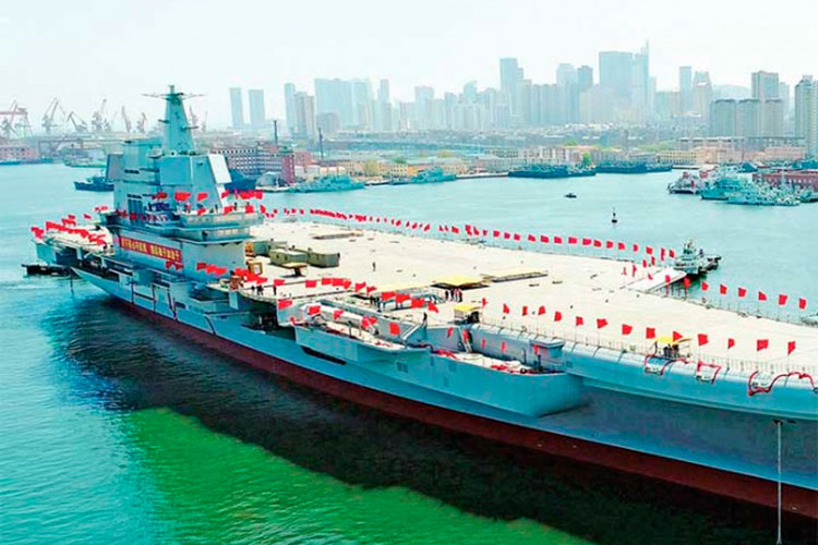 China ‘presume’ su nuevo portaaviones