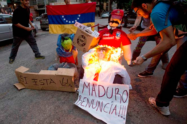 Tensión en Venezuela por marchas simultáneas de la oposición y el chavismo