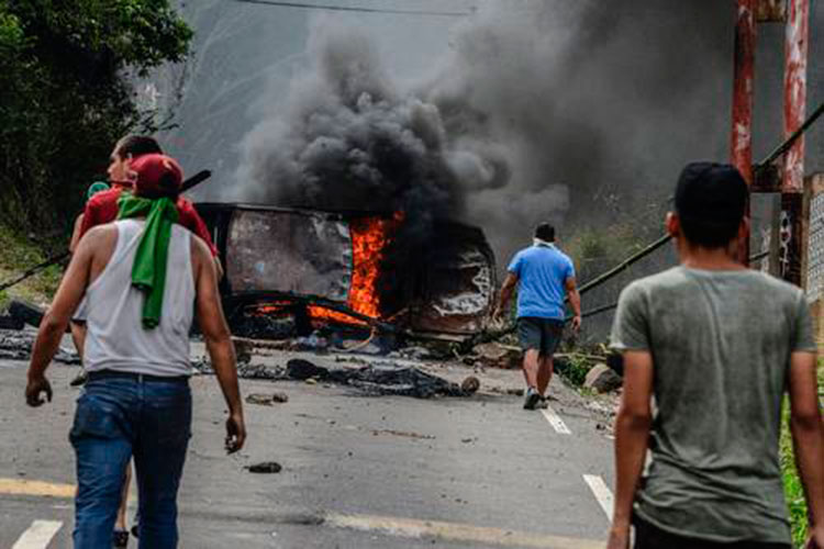 Se plantan contra Maduro en Venezuela