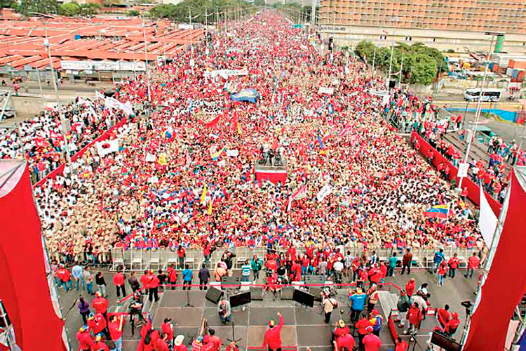Con marchas, miden fuerzas partidarios y opositores a Maduro