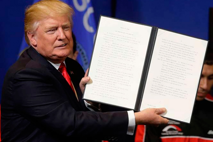 Trump firma orden para ‘frenar’ visas laborales de extranjeros