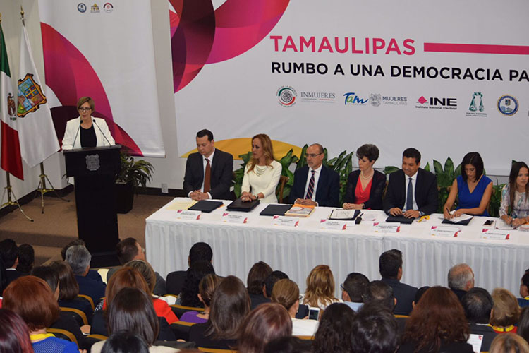 Firman acuerdos para impulsar a la mujer en política
