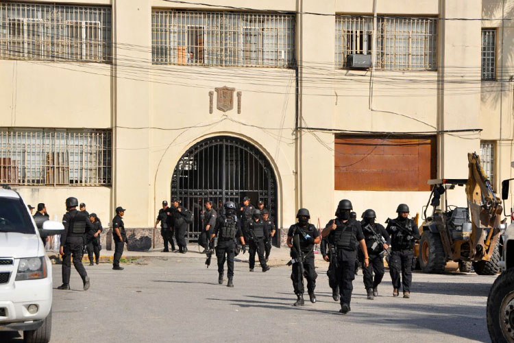 Una Tras Otra En el IMSS un delegado represor