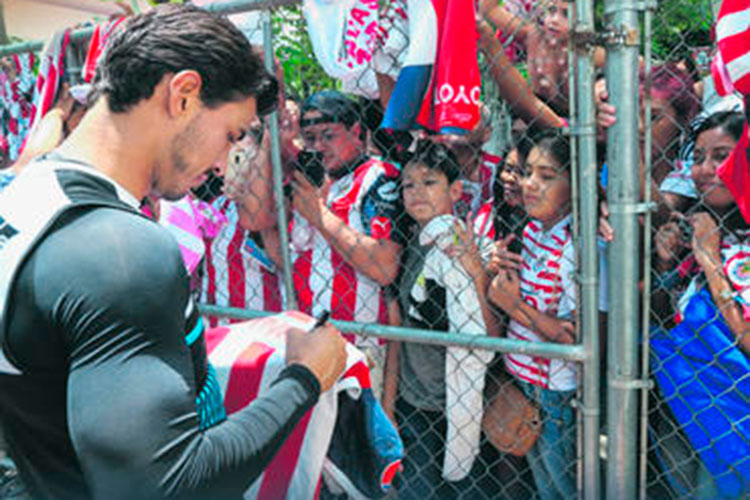 Prima y auto si Chivas son campeones
