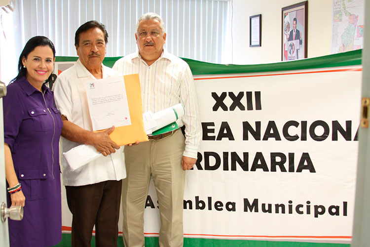 Entrega PRI material para desarrollo de 12 Asambleas Municipales