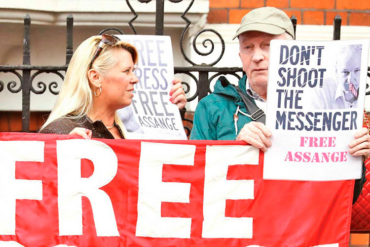 Julian Assange declara la guerra