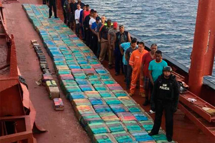 Interceptan barco rumbo a España con 5.5 toneladas de cocaína