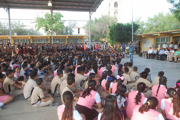 Llevan convivencia a las escuelas a través del Beat box