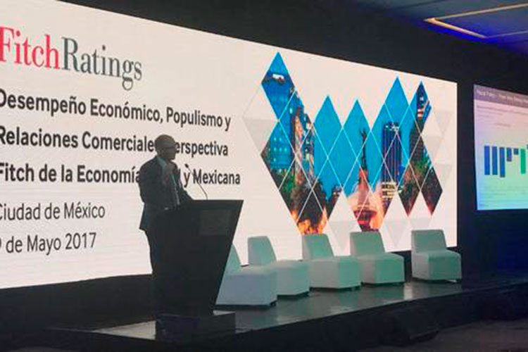 Fitch: la caída en el ingreso genera “tensión política”