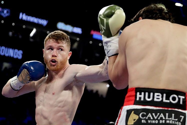 “Canelo” domina a Chávez Jr. y lo vence por decisión unánime