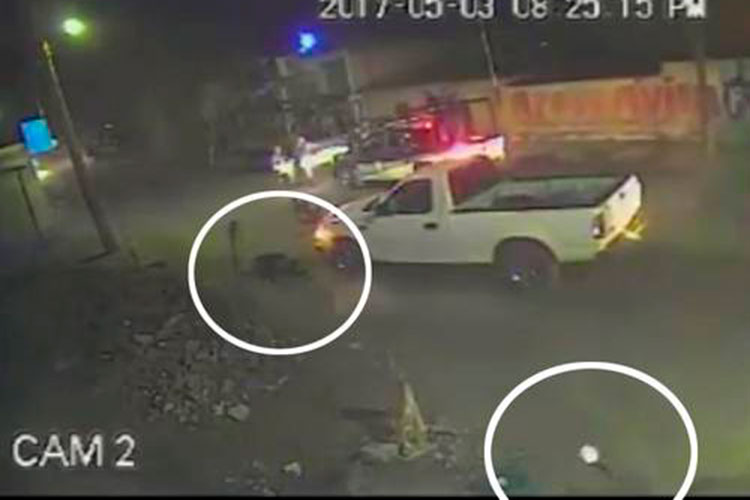 Muestra video ejecución de un civil por un soldado