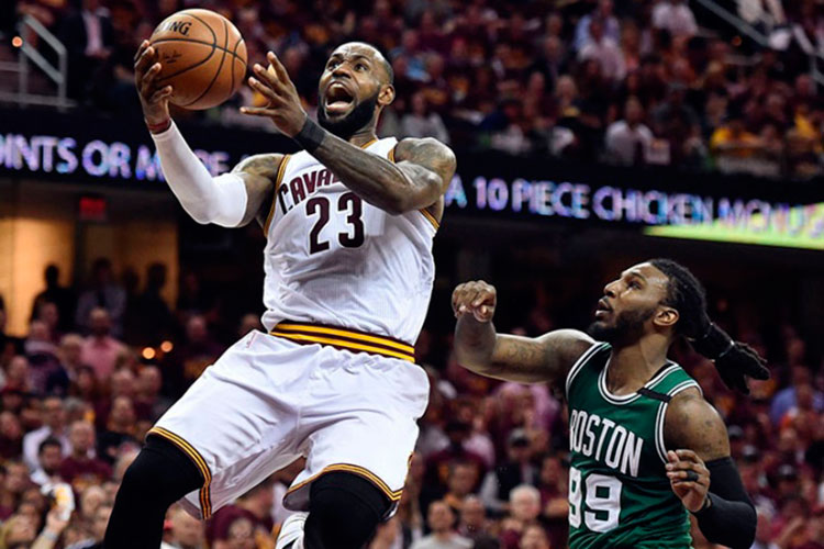 Cleveland se pone a un paso de las finales de la NBA