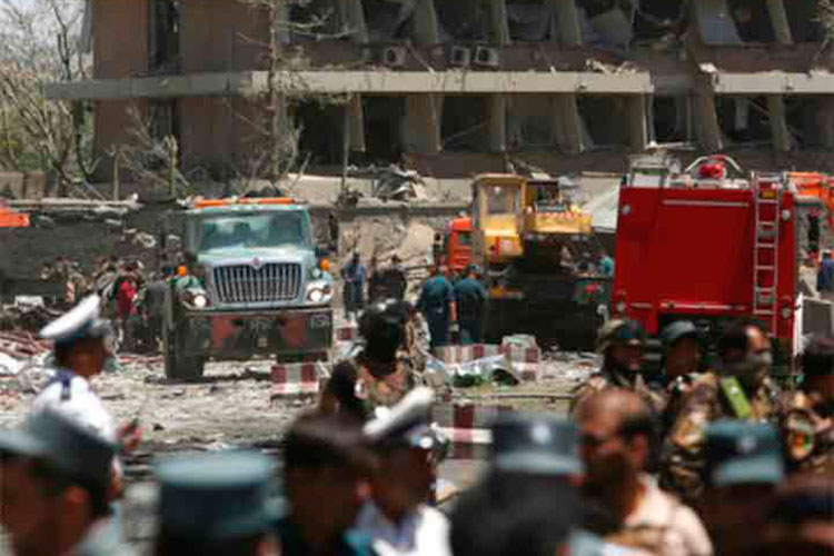 Explosión de bomba deja al menos 80 muertos en Kabul