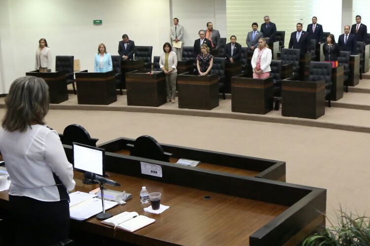 Diputados rinden minuto de silencio a Policía muerto en Reynosa