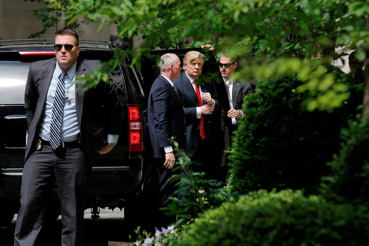 Tormenta política contra Trump por el cese de Comey