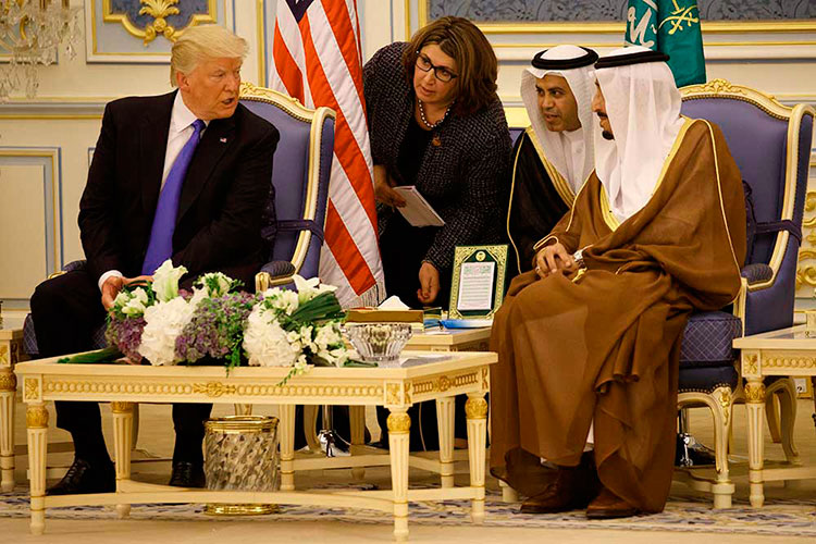 Trump y rey saudí refuerzan lazos y lucha antiterrorista