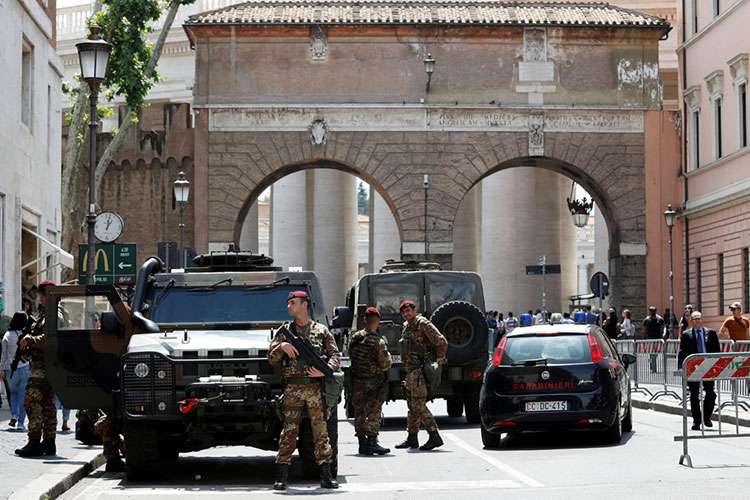 Trump pone en estado de alerta a Roma