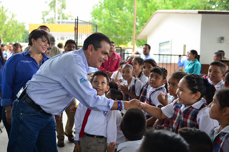 Construyen barda en primarias de la Cavazos para seguridad de alumnos