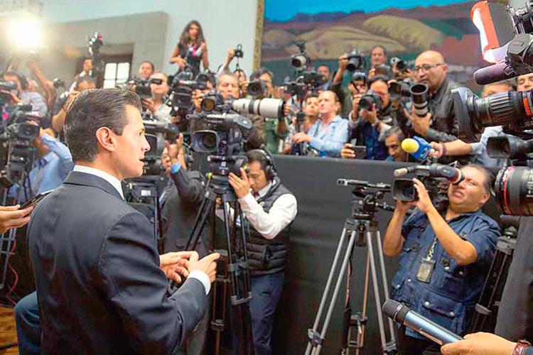 “¡Justicia, justicia, justicia!”, clamor en Los Pinos