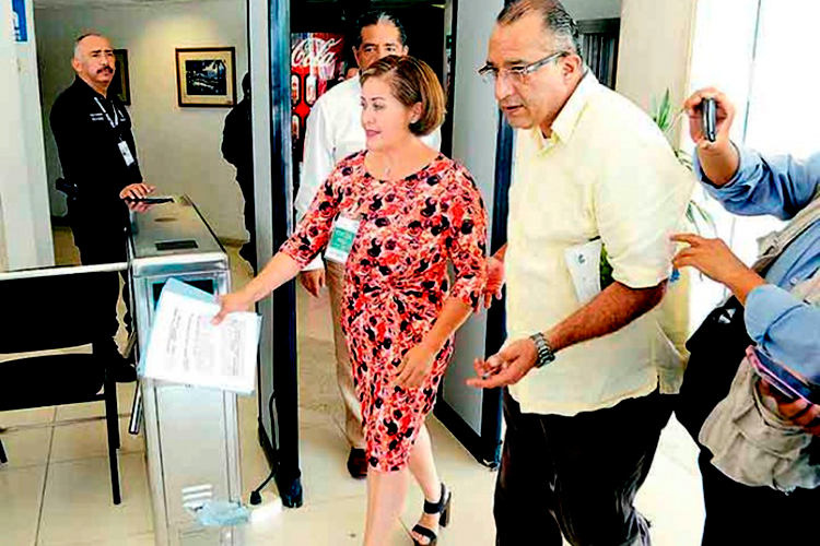 Fepade demanda el desafuero de Eva Cadena