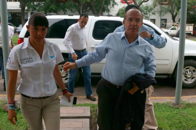Felipe Calderón aclara que no renunciará al PAN