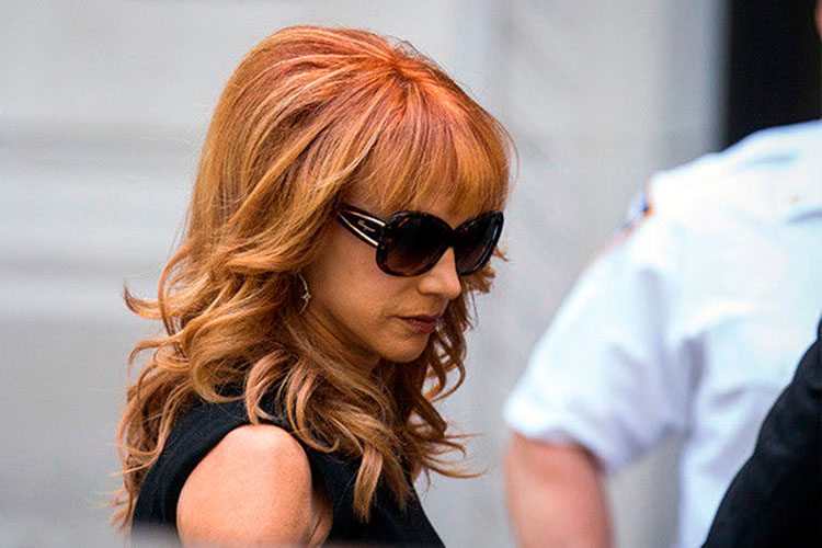 Despide CNN a la comediante que ‘decapitó’ a Trump en una foto