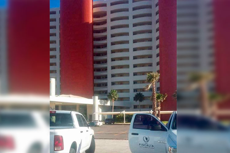 Catean lujoso condominio de exsecretario de Salud con Padrés