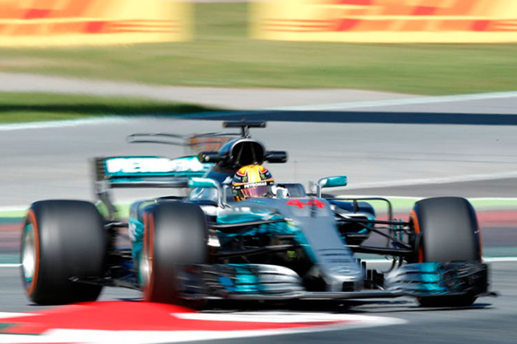 Mercedes manda en España; ‘Checo’ finaliza 14
