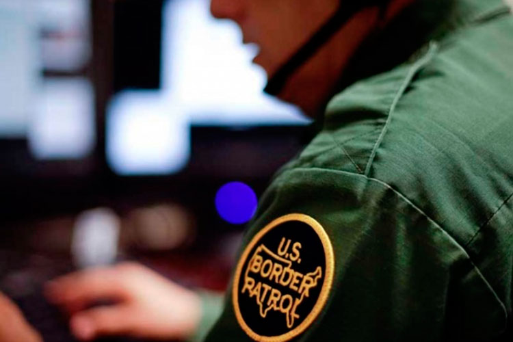 Denuncia NY a agentes migratorios por rastrear a niño en escuela