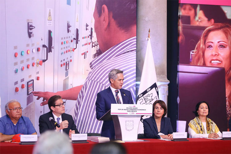 Mancera pide salario mínimo de 92.40 pesos