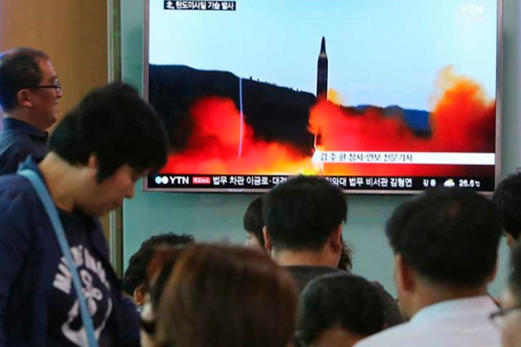 Norcorea insiste en su desafío, lanza otro misil de medio alcance: EU