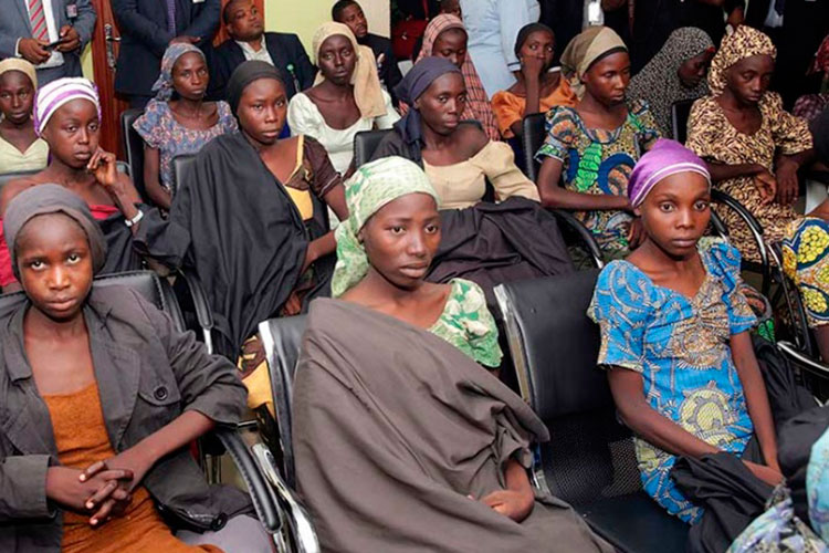 Presidente de Nigeria se reunirá con niñas liberadas de Boko Haram