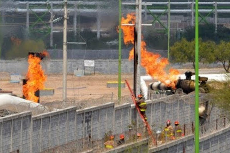 Realiza Pemex quema de gas controlada por apagón en Reynosa
