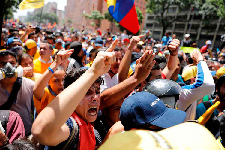 Bloqueos en Venezuela al comenzar la séptima semana de protestas opositoras