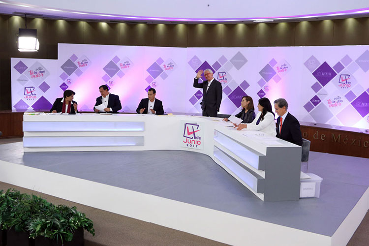 Delfina, el blanco de ataques en el debate