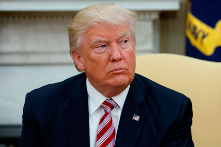 Trump amenaza con eliminar conferencias de prensa