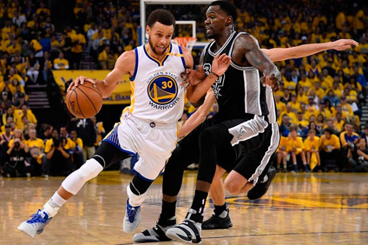 Warriors apalean a los Spurs y toman ventaja de 2-0