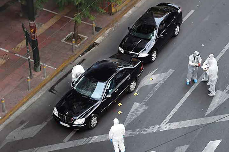 Expremier griego recibe carta bomba