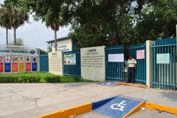 Reubica CONALEP a administrativos que estaban “de sobra”