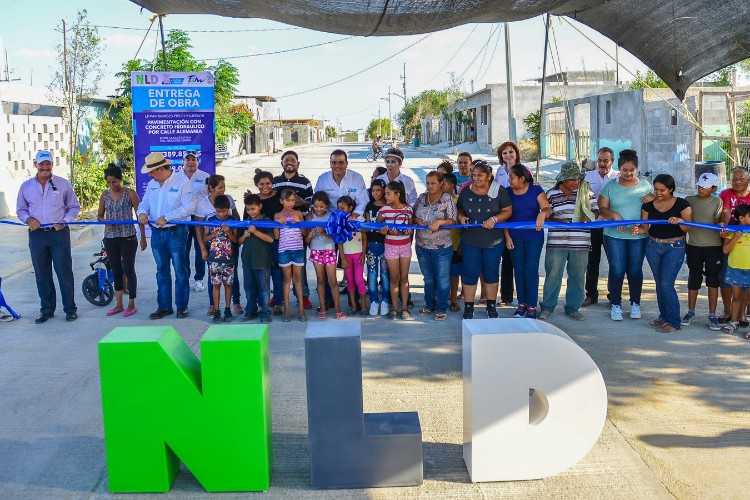 Entrega alcalde pavimentaciones en la colonia Naciones Unidas